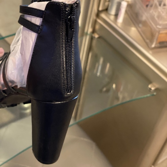 Sexy black heels NEVER WORN. - Picture 3 of 3